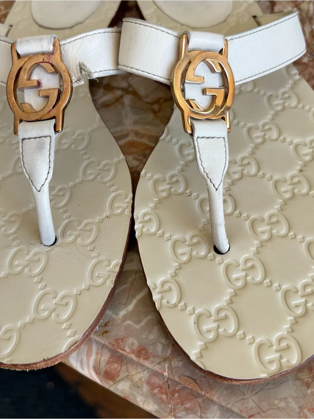 Gucci White Leather GG Thong Sandals with Gold Double G Size 39 SEE PHOTOS